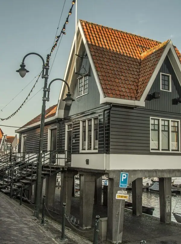 VOLENDAM city tours and travels