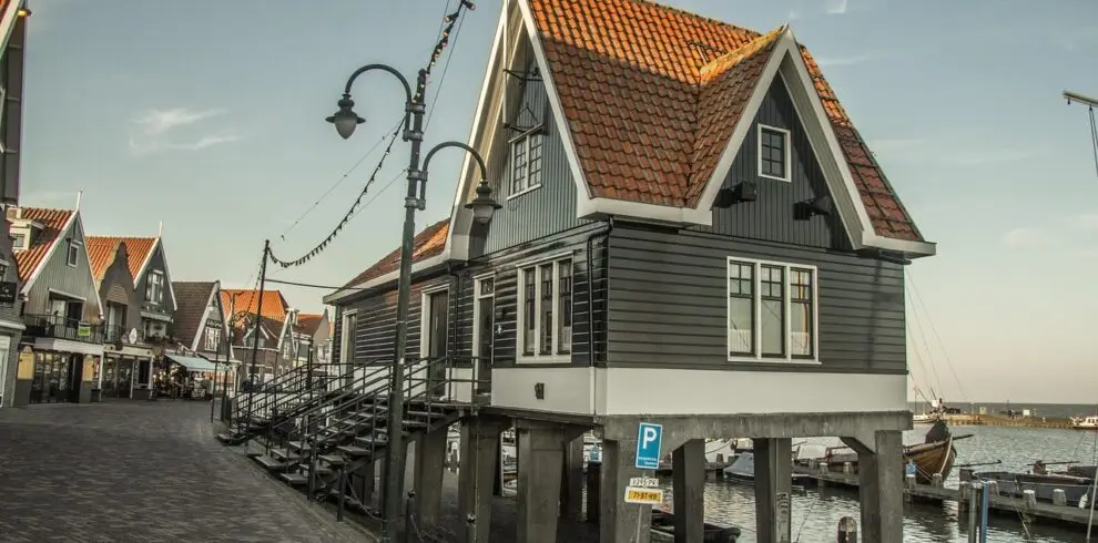 VOLENDAM city tours and travels